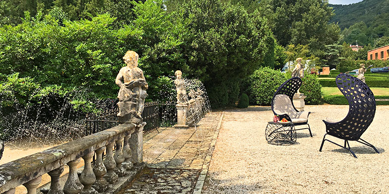 arredamento da esterni smania nel parco della villa a Valsanzibio