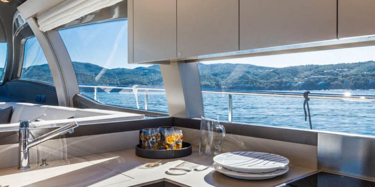 arredamento per yacht di lusso